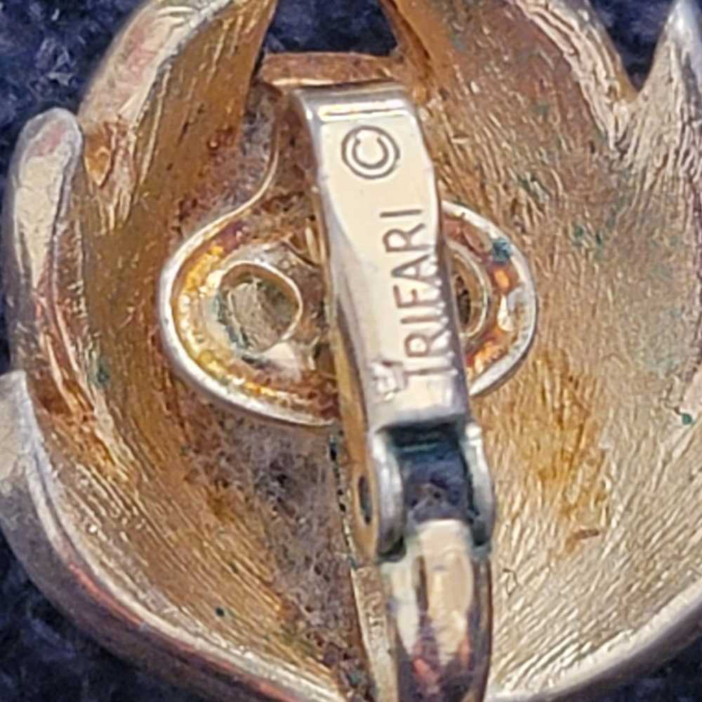 CROWN TRIFARI SET•Vintage Leaf Brooch & Clip Earr… - image 4