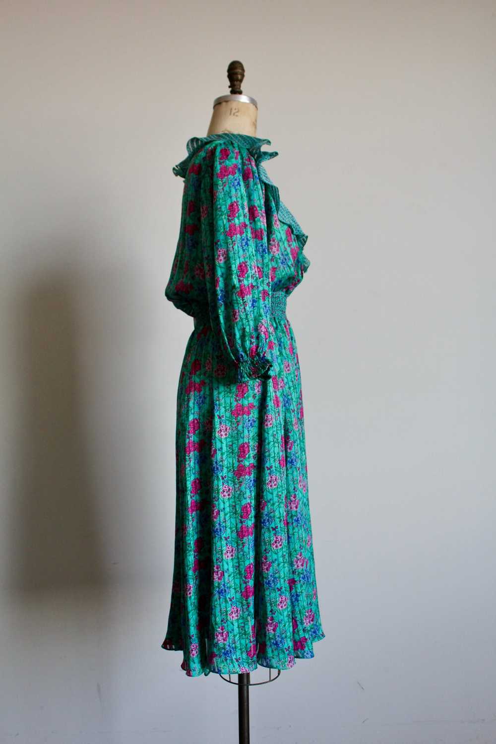 1980s Diane Freis Floral Turquoise Smocked Ruffle… - image 6