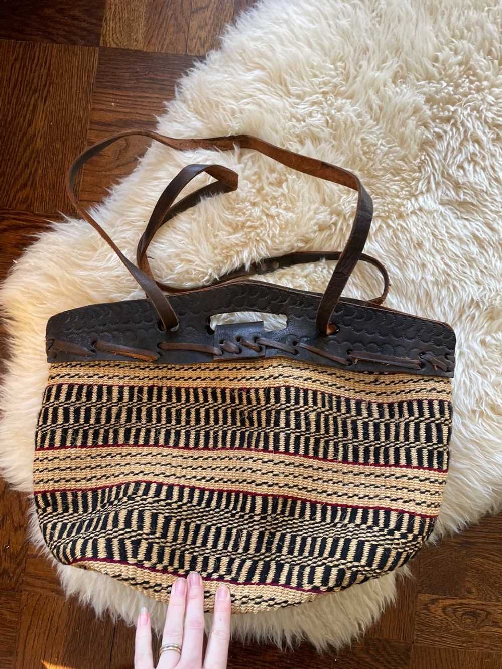 Handmade 70s Tooled leather and sisal shopper bag… - image 3