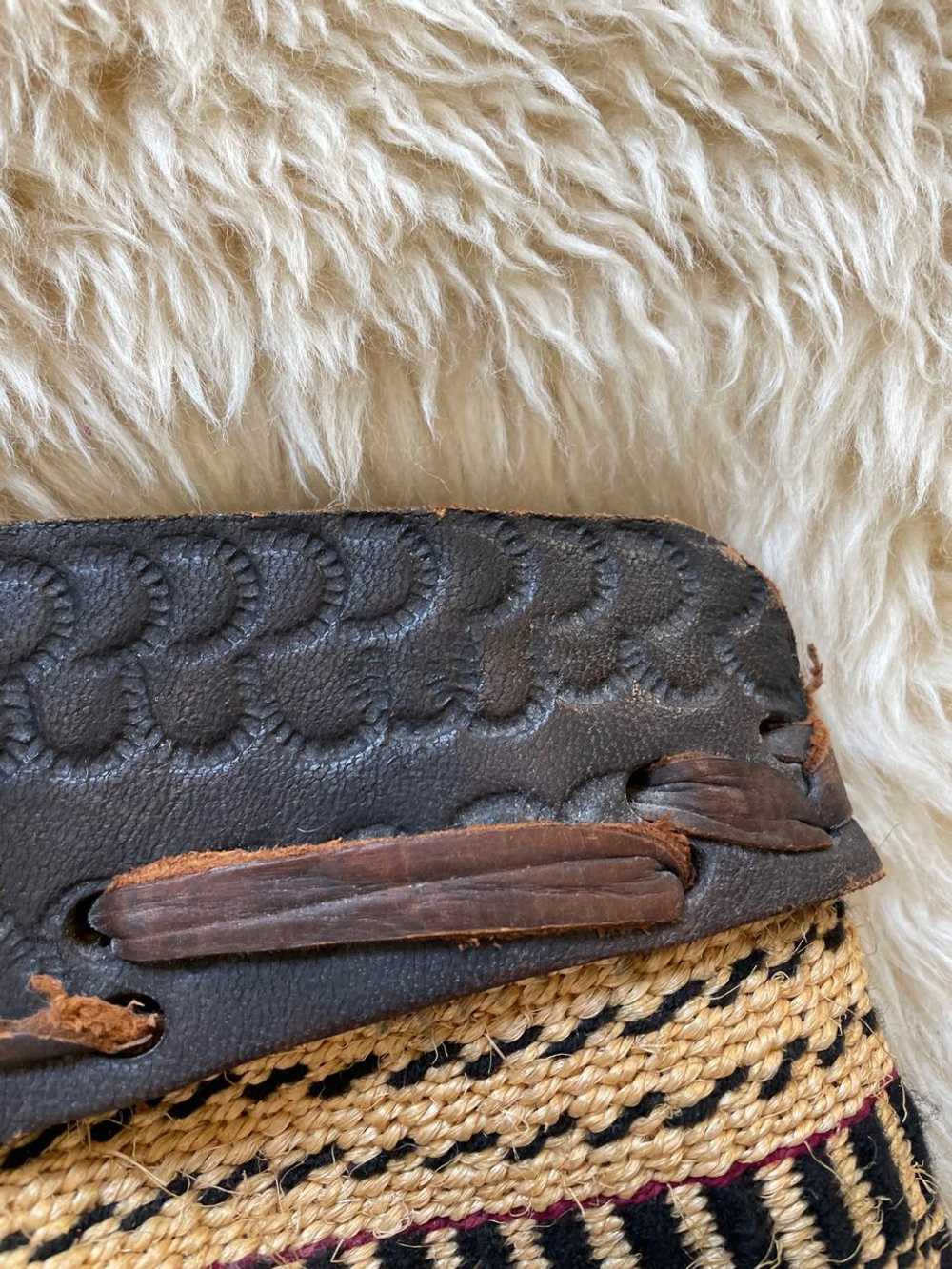 Handmade 70s Tooled leather and sisal shopper bag… - image 4