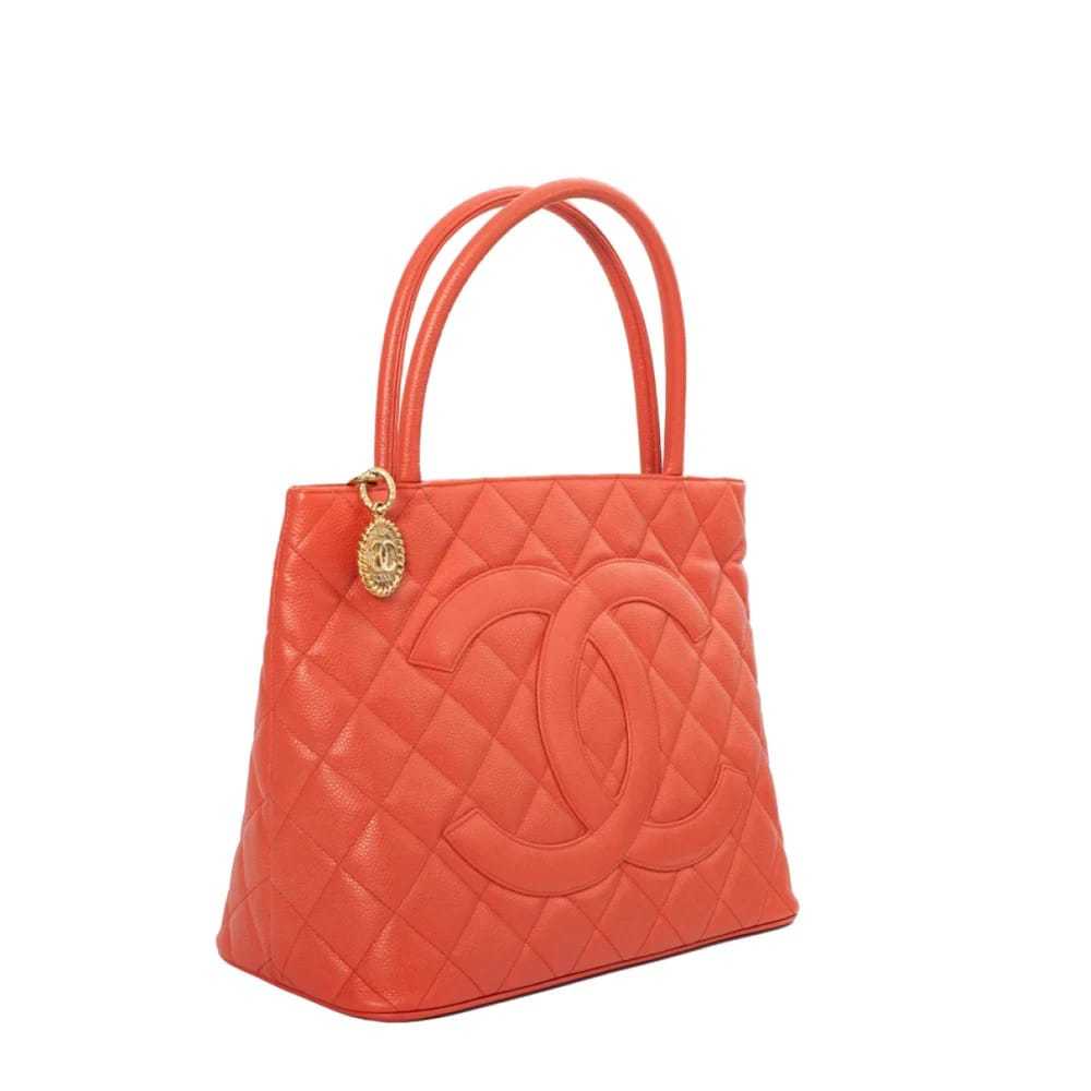Chanel Médaillon leather handbag - image 2
