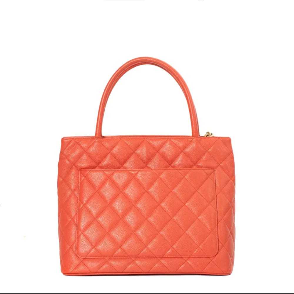 Chanel Médaillon leather handbag - image 3
