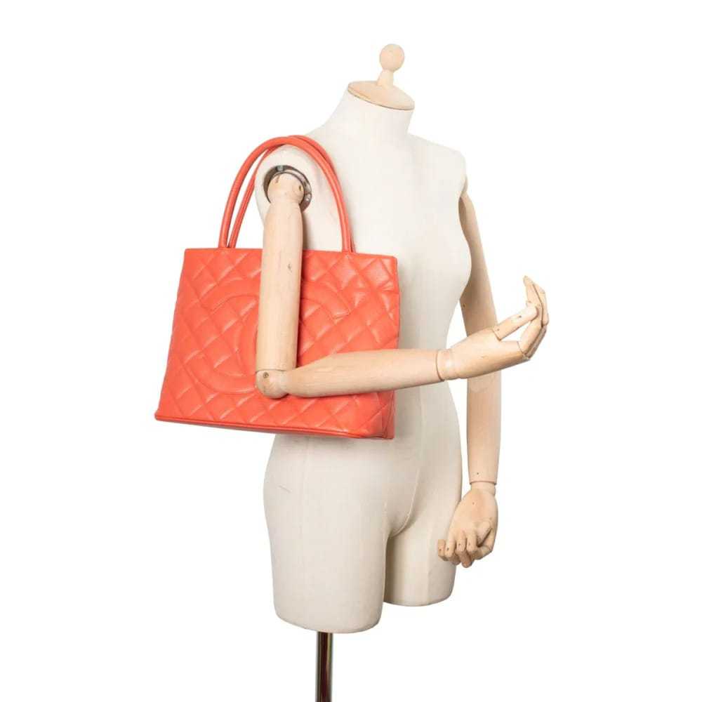 Chanel Médaillon leather handbag - image 5