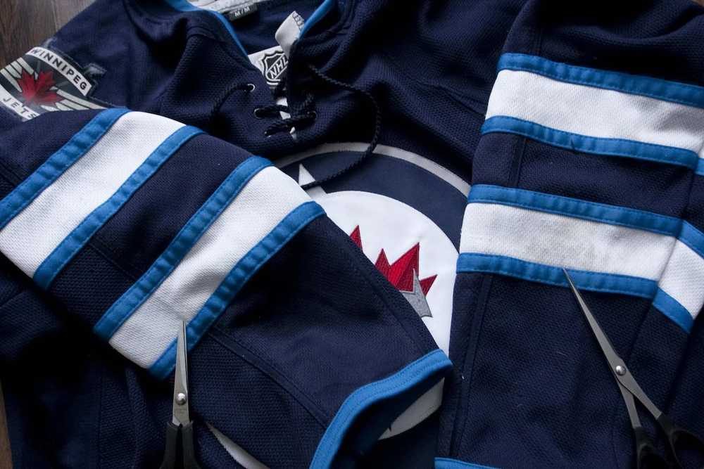 NHL × Reebok Winnipeg Jets Jersey Reebok NHL Size… - image 4