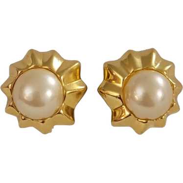 Trifari Crown Over T Gold Tone Starburst Center F… - image 1