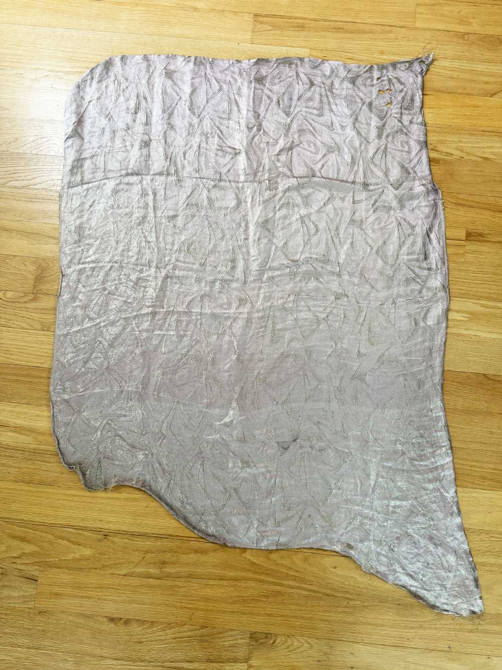 1930s Silver and Mauve Lamé Fabric - image 5