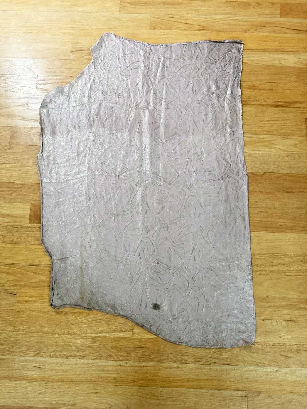 1930s Silver and Mauve Lamé Fabric - image 7