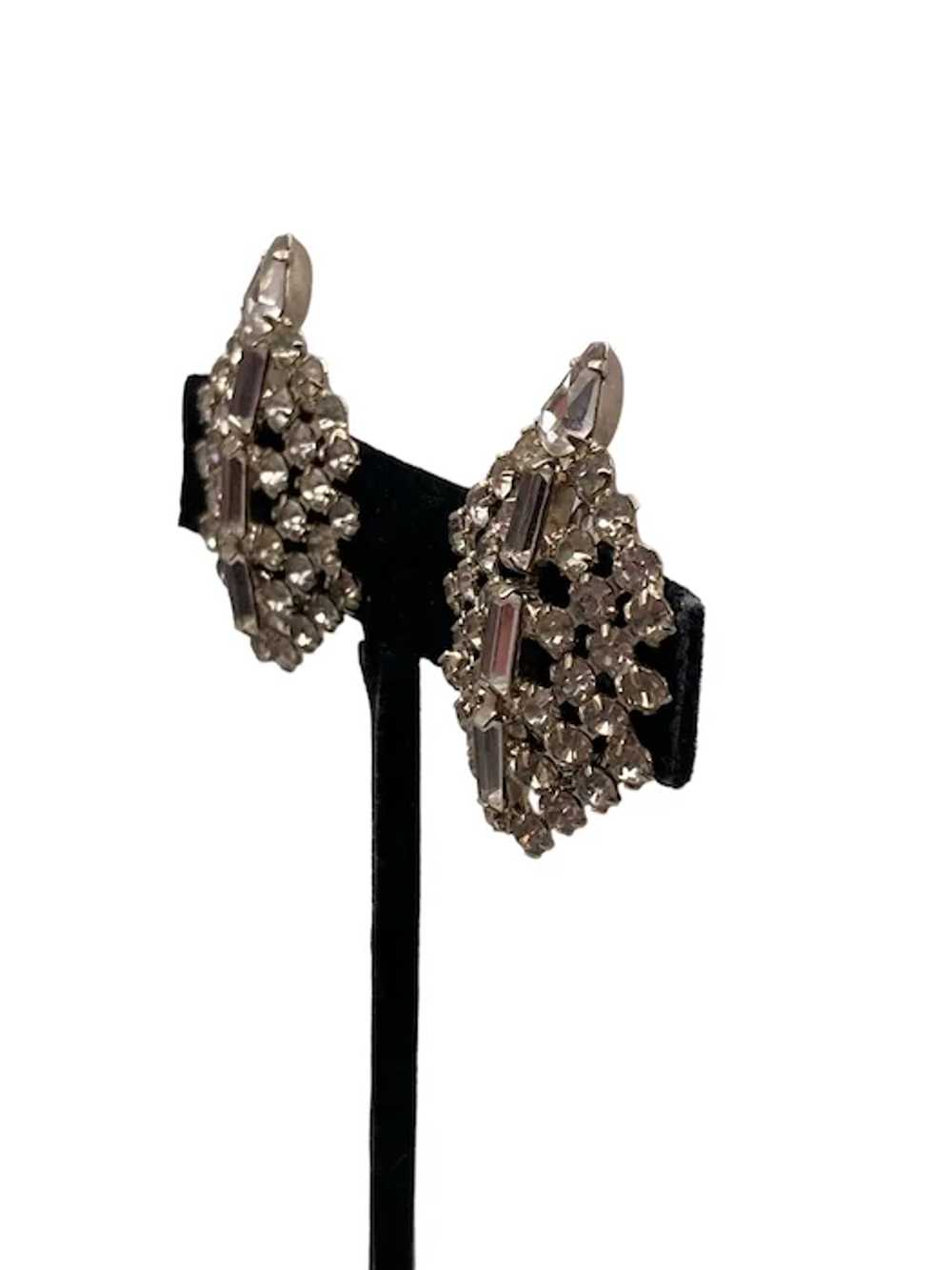 Vintage Garne Clear Rhinestone Clip On Earrings - image 4