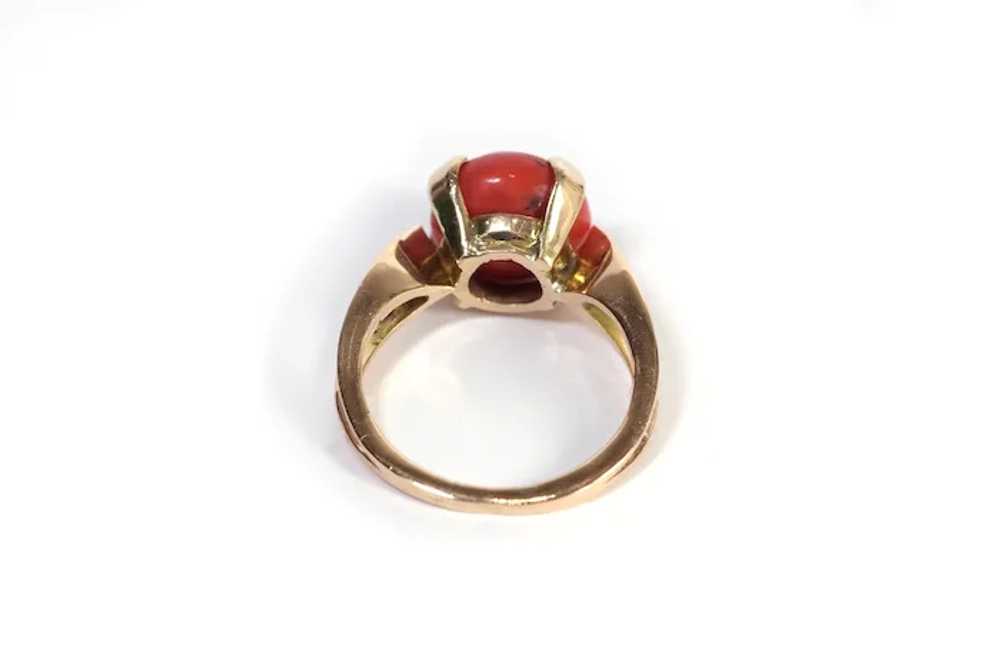 Modernist coral ring in 18k gold, retro coral rin… - image 3