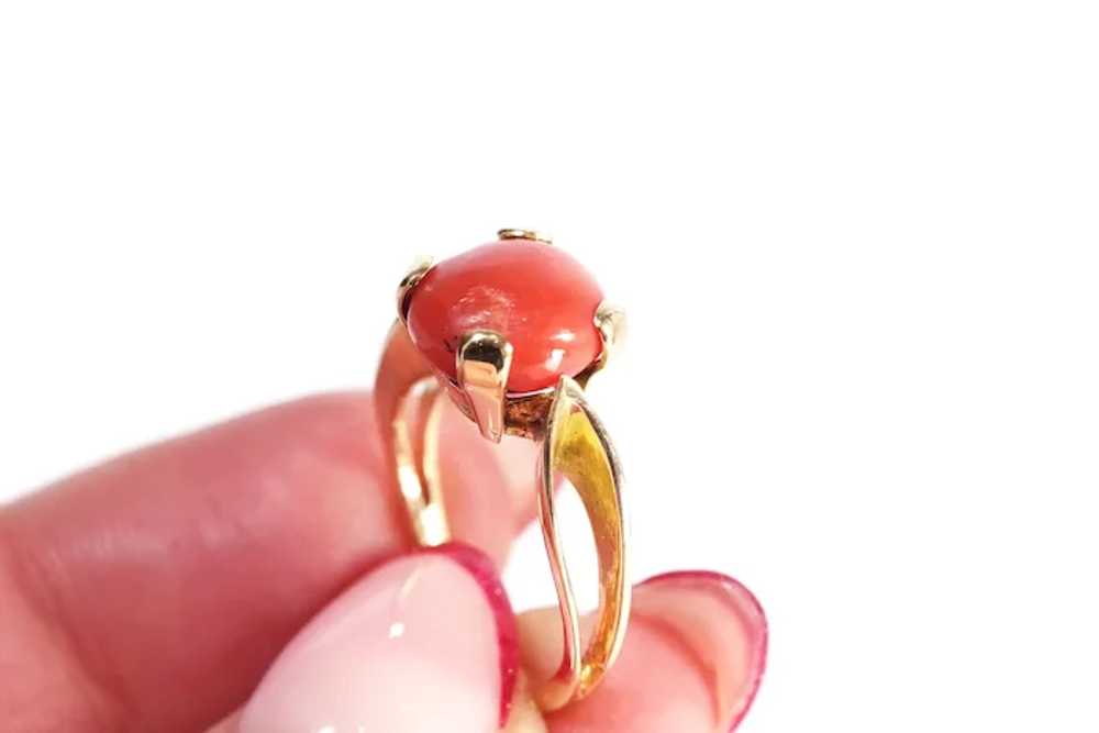 Modernist coral ring in 18k gold, retro coral rin… - image 5