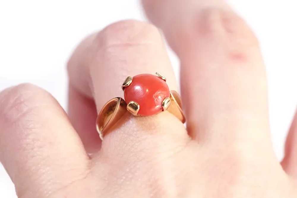 Modernist coral ring in 18k gold, retro coral rin… - image 6