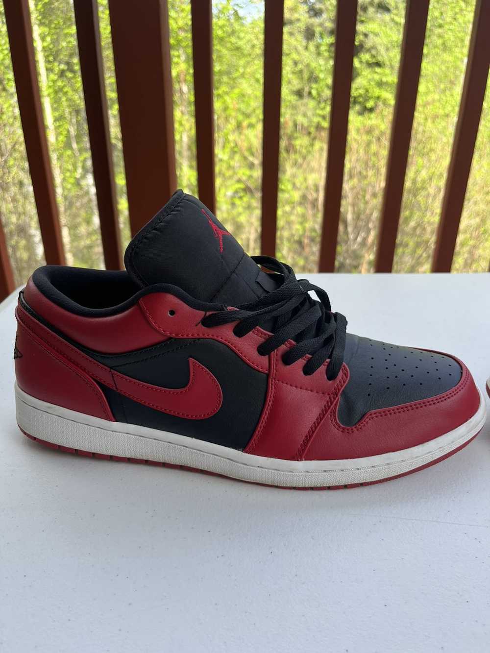 Jordan Brand × Nike Air Jordan 1 low reverse bred - image 3