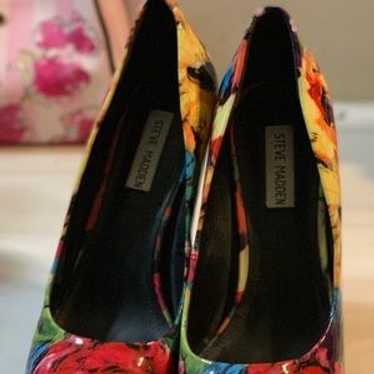 Multicolored Steve Madden Matching Shoe And Purse - image 1