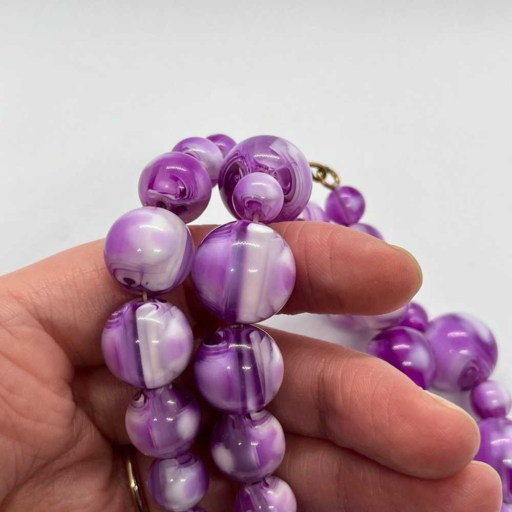 Vintage Purple and White Swirl Lucite Necklace - image 7