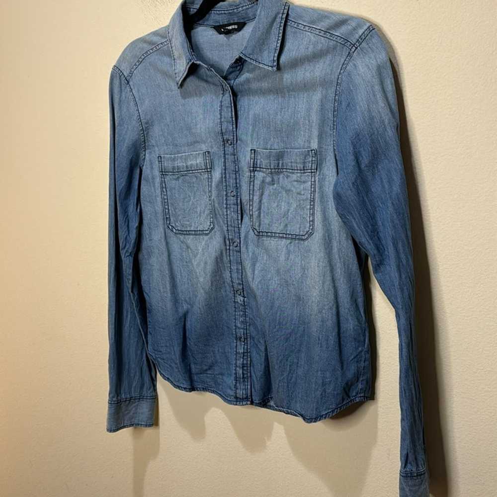 Express Express Lightweight Ombré Chambray Shirt … - image 3