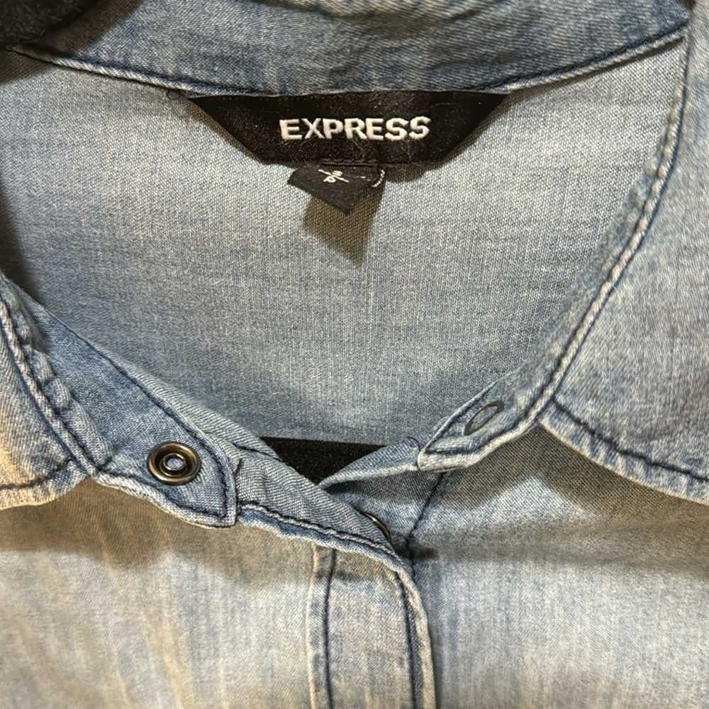 Express Express Lightweight Ombré Chambray Shirt … - image 5