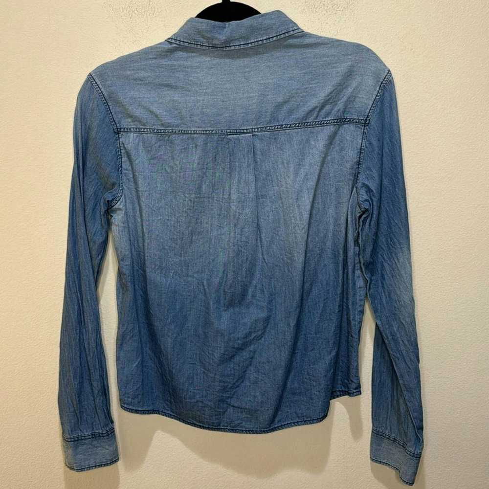 Express Express Lightweight Ombré Chambray Shirt … - image 6