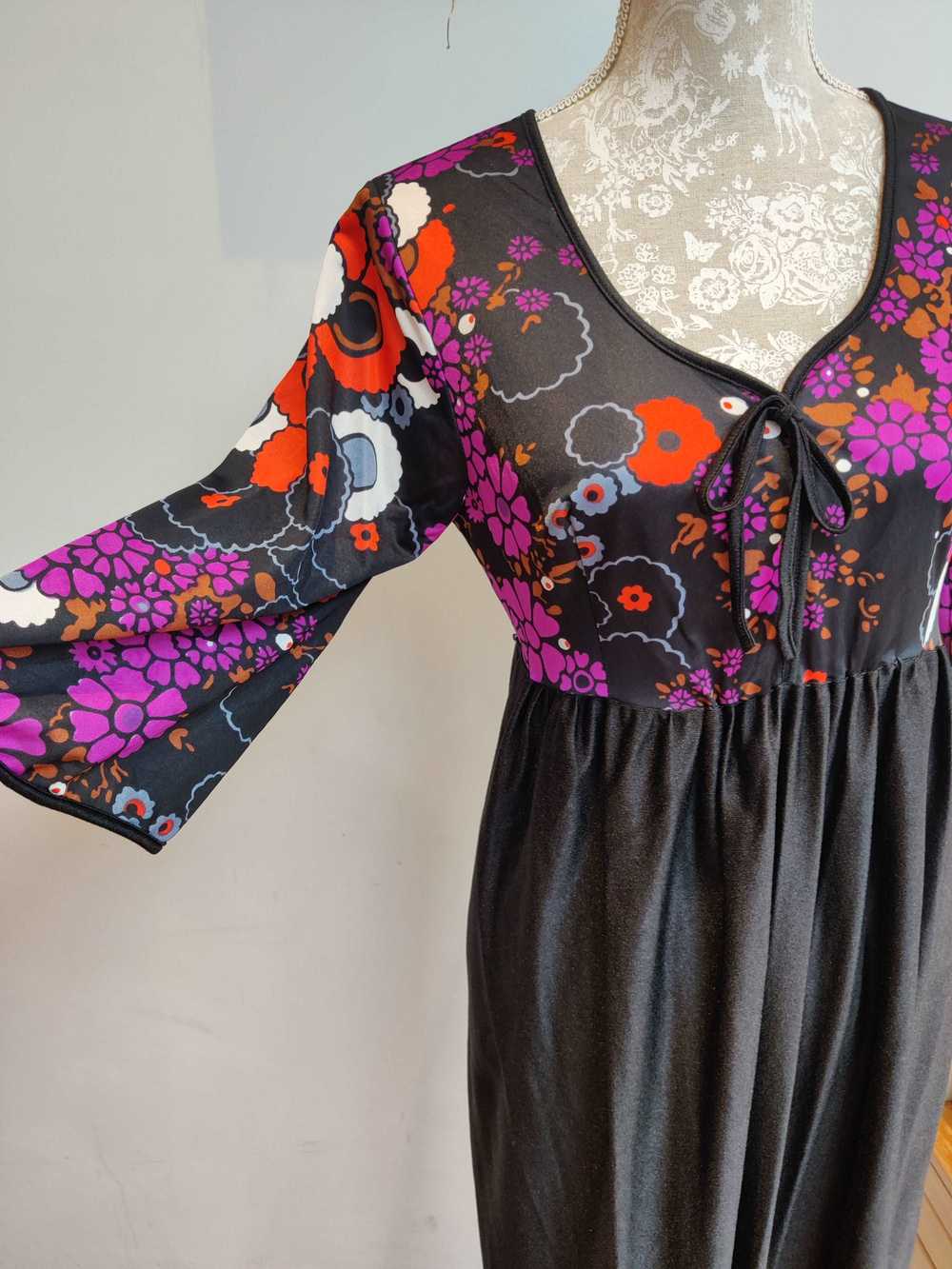Amazing 70s maxi dress with black a pink flower p… - image 2