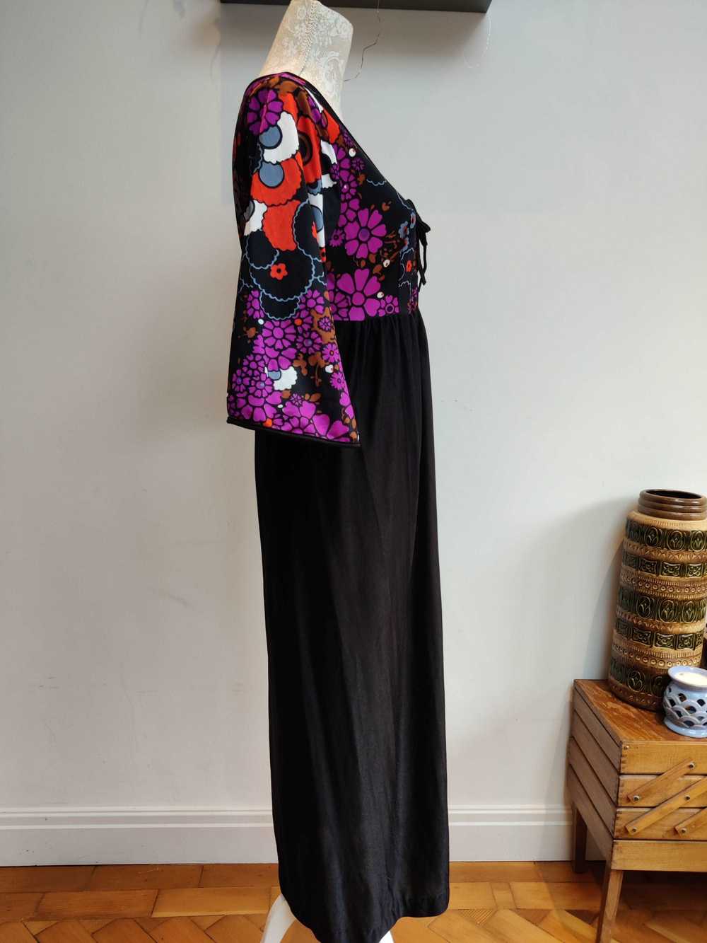 Amazing 70s maxi dress with black a pink flower p… - image 4