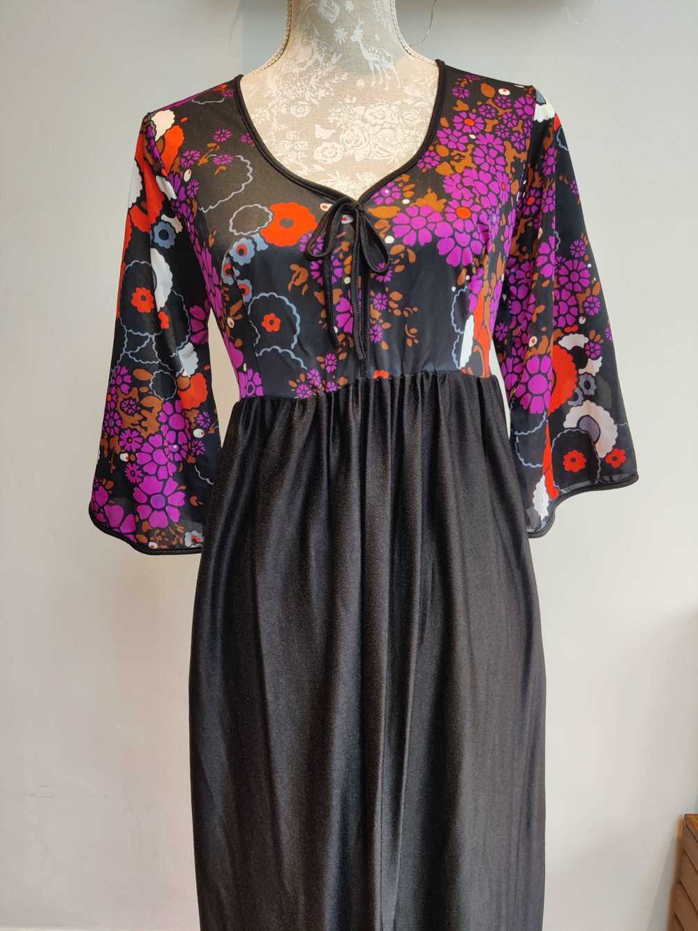 Amazing 70s maxi dress with black a pink flower p… - image 5