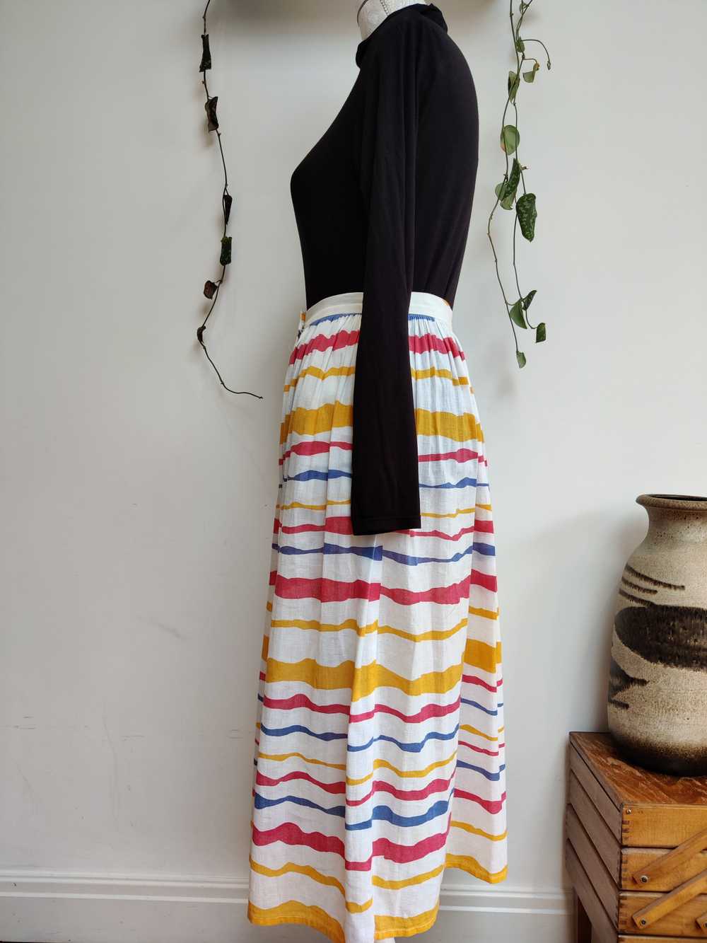White rainbow stripe vintage jaeger skirt size 8. - image 4