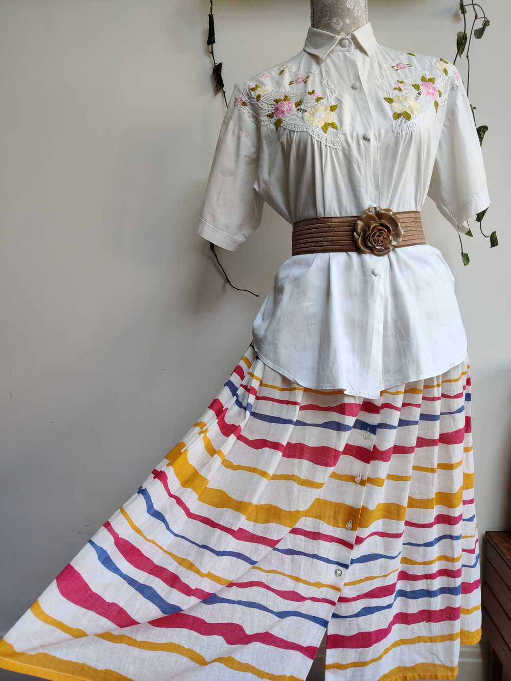 White rainbow stripe vintage jaeger skirt size 8. - image 8