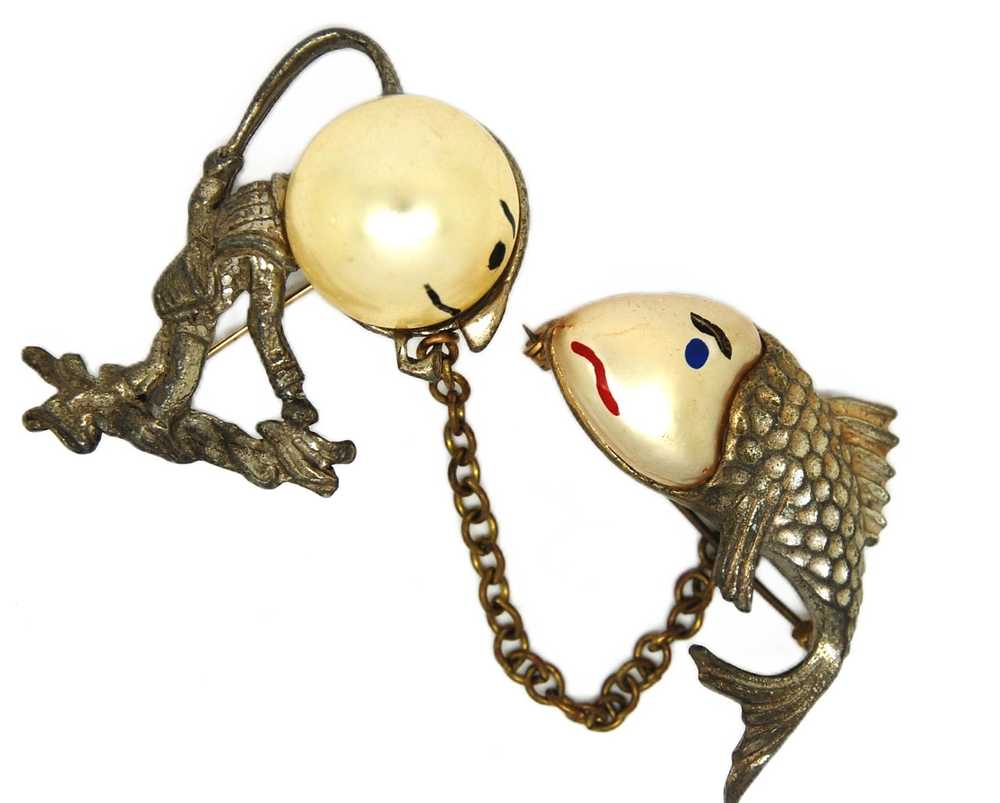 Angler VS Fish Pearlyhead Chatelaine Vintage Figu… - image 1