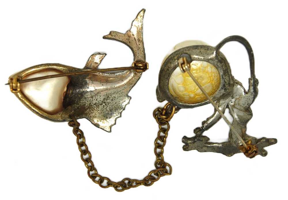 Angler VS Fish Pearlyhead Chatelaine Vintage Figu… - image 3