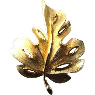 Vintage BSK Gold Tone Leaf Pin