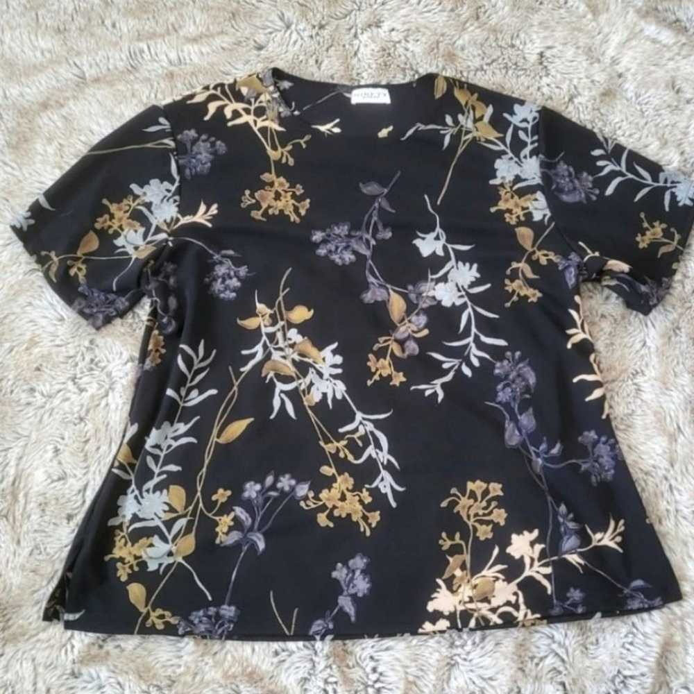 Ninety Woman Vintage Black Floral Short Sleeve To… - image 1