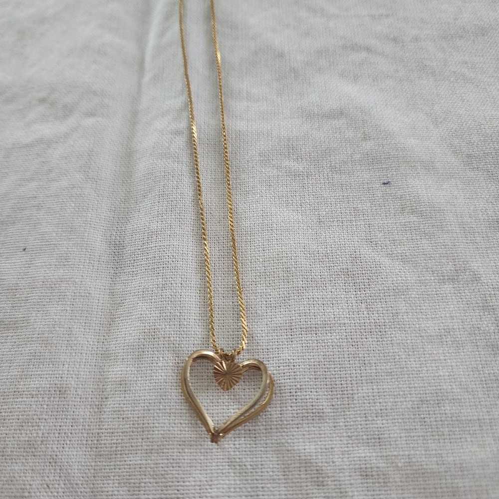 Unmarked gold tone heart necklace - image 1