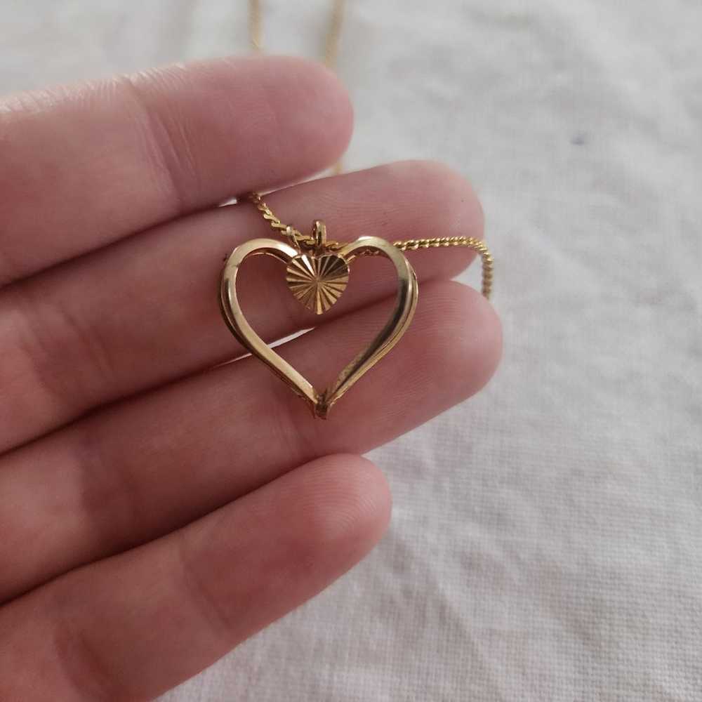 Unmarked gold tone heart necklace - image 2