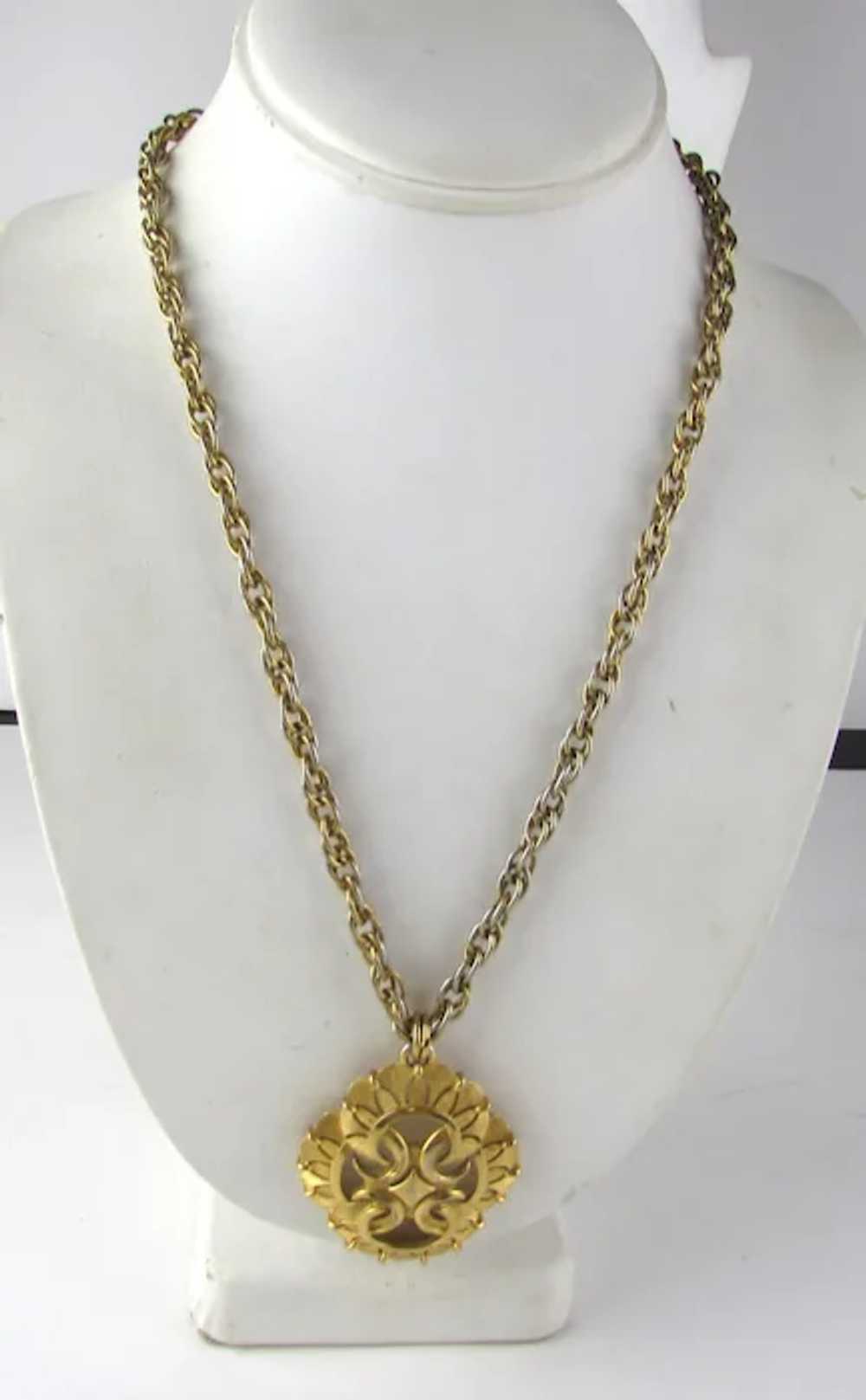 Crown Trifari  Mid-Century Gold Tone Necklace Wit… - image 2