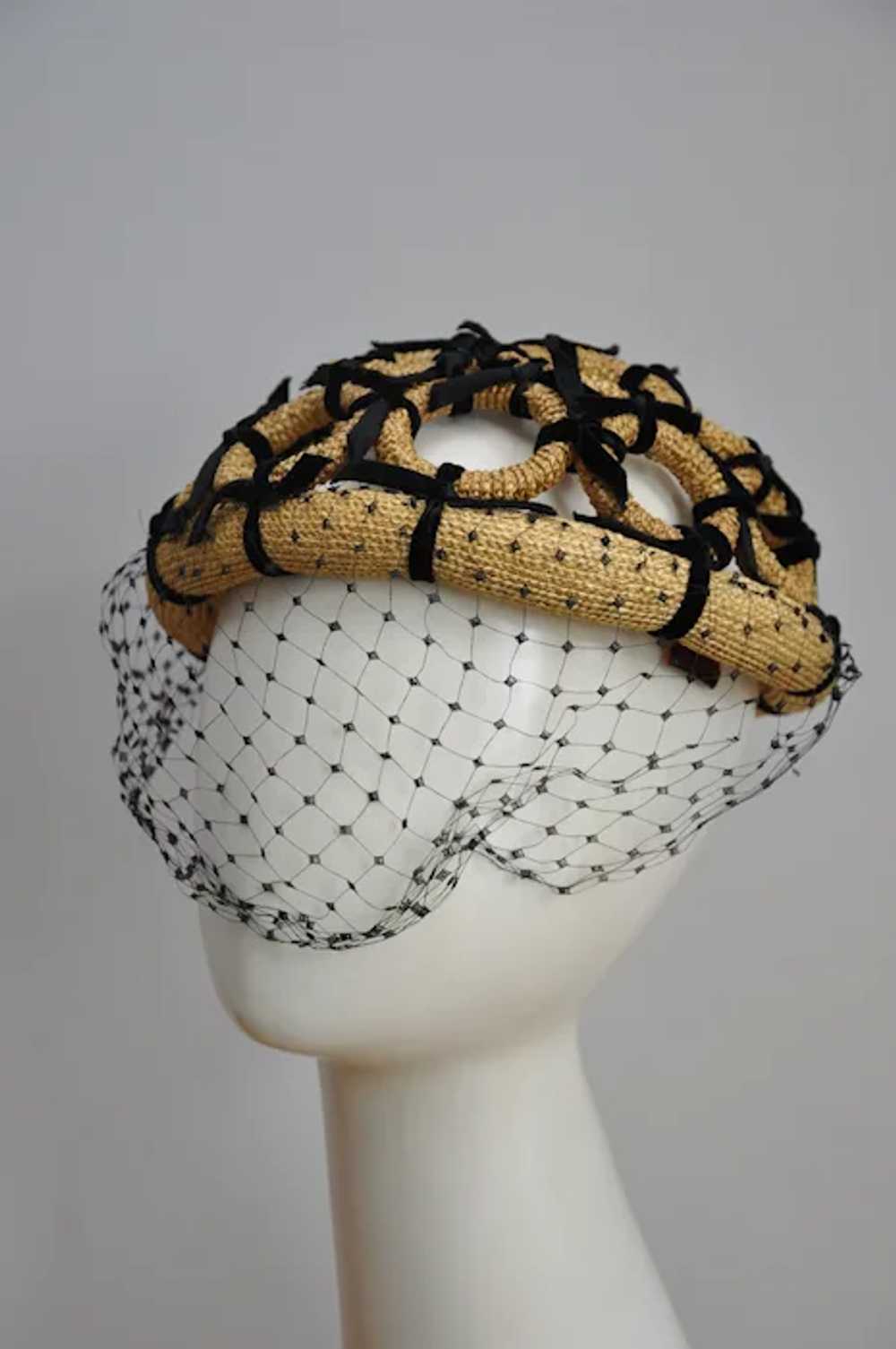 1940s Brown Straw Circles Hat w/ Black Velvet Tie… - image 2