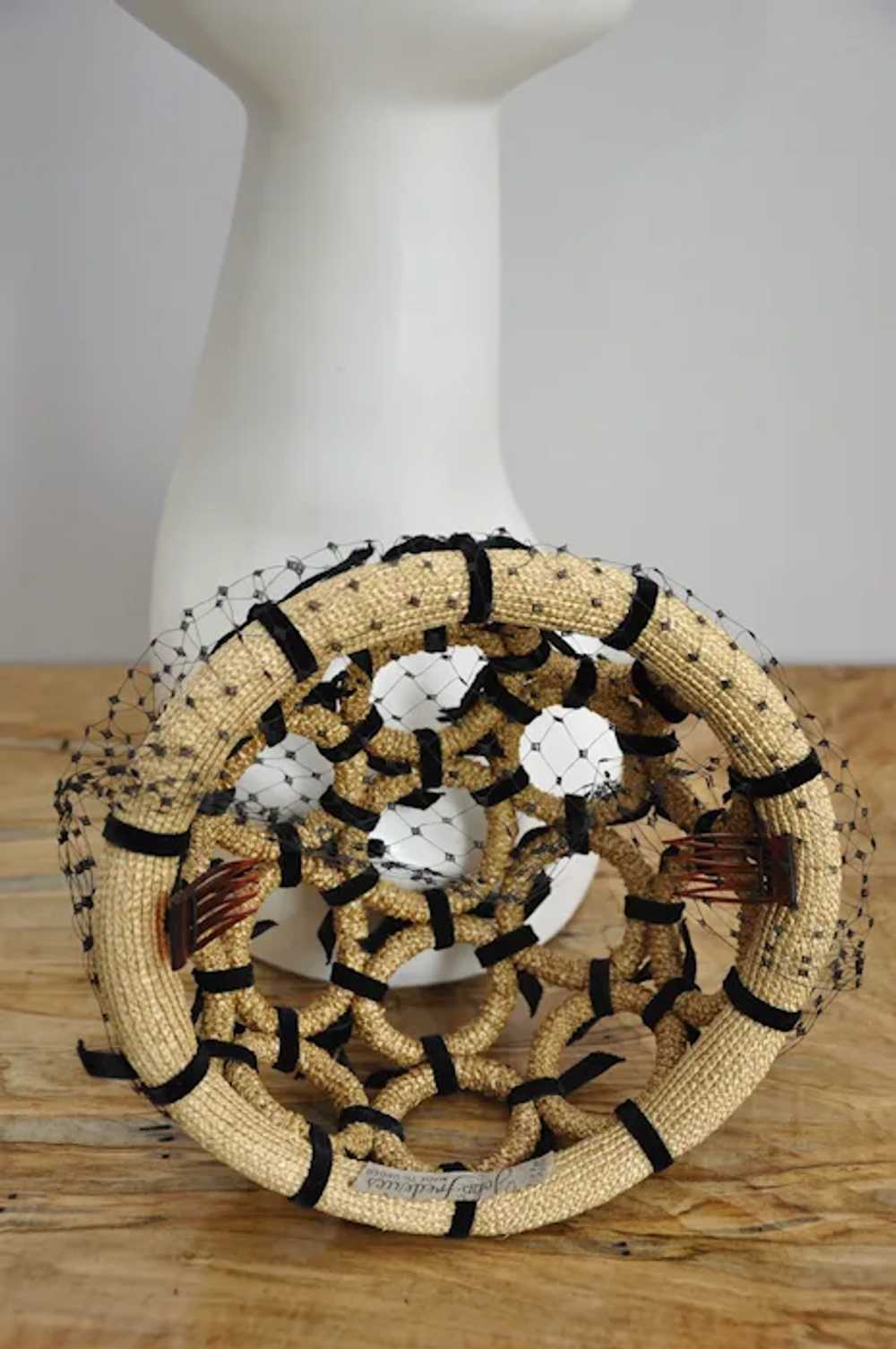 1940s Brown Straw Circles Hat w/ Black Velvet Tie… - image 6
