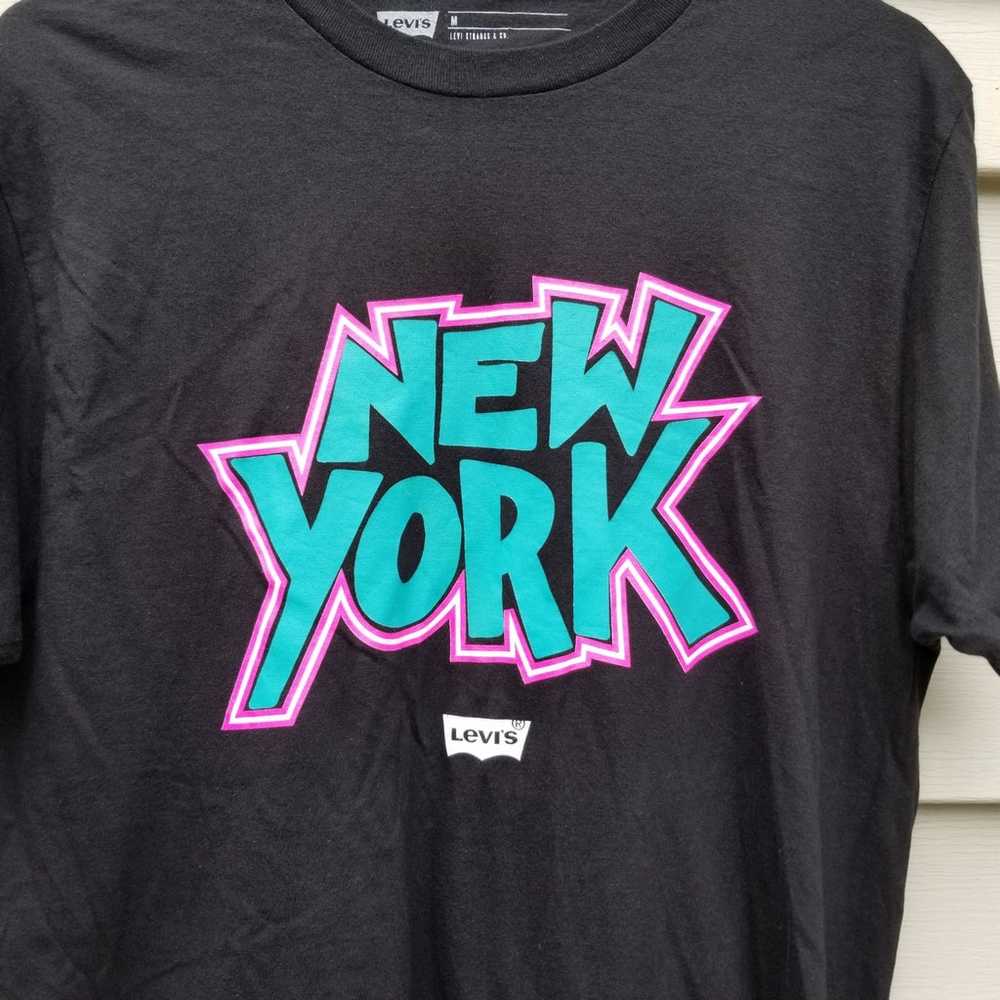 LEVI'S NEW YORK GRAPHIC BLACK MEDIUM SHI - image 2