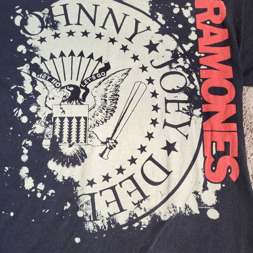 Vintage y2k Ramones punk band tee music shirt - image 2