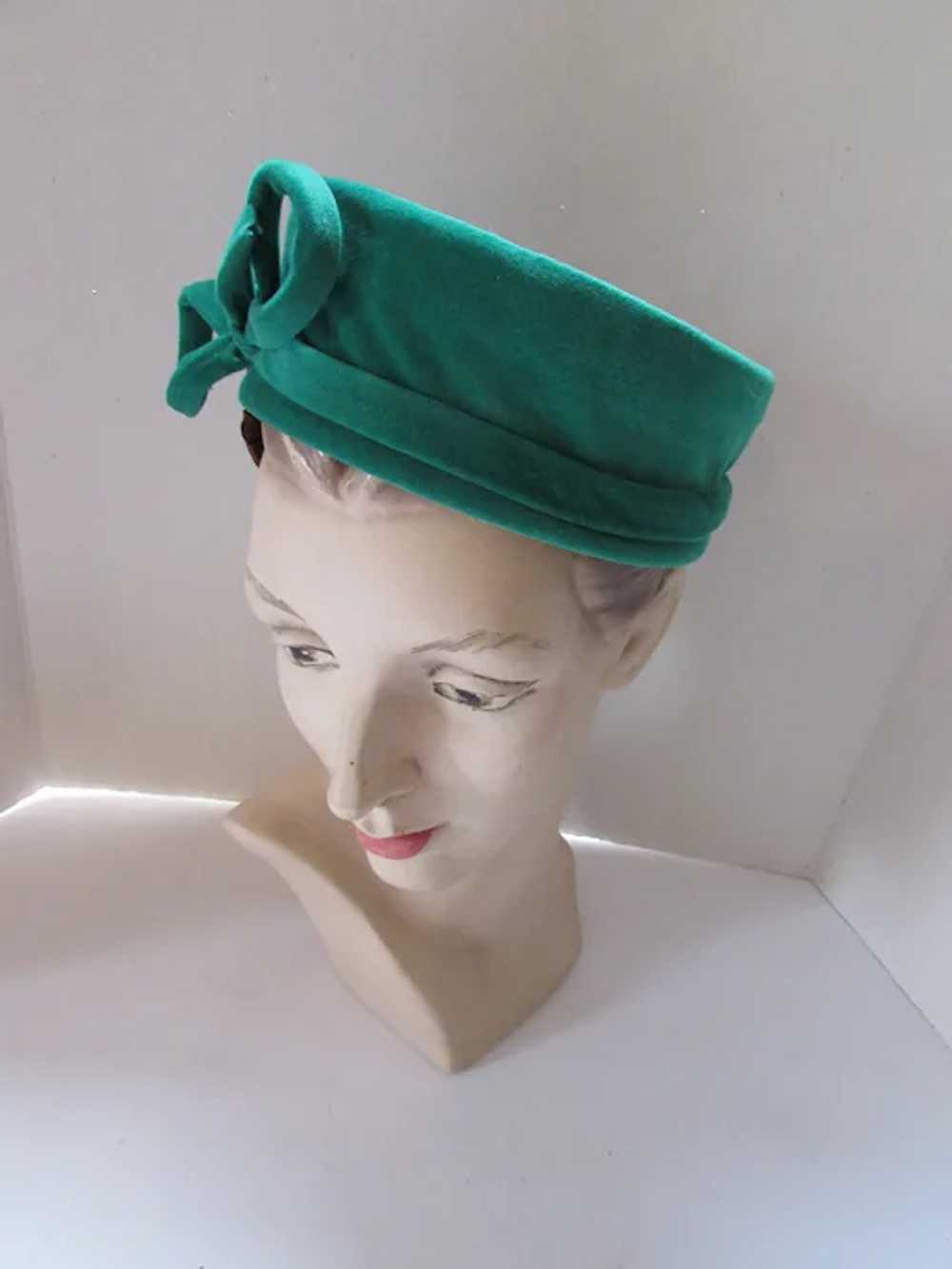 SALE Emerald Green Velvet Pill Box Hat by Lyla De… - image 2