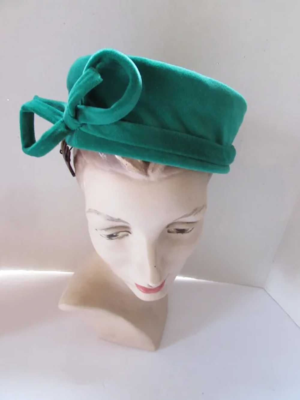 SALE Emerald Green Velvet Pill Box Hat by Lyla De… - image 3