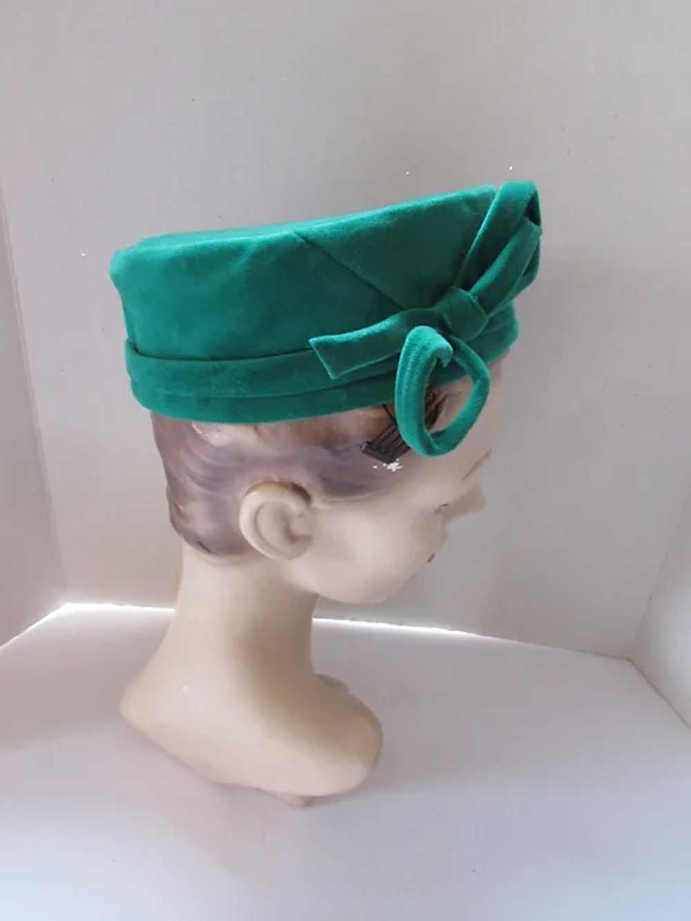 SALE Emerald Green Velvet Pill Box Hat by Lyla De… - image 4