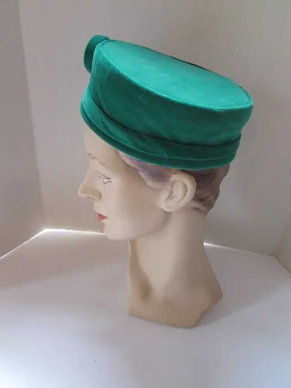 SALE Emerald Green Velvet Pill Box Hat by Lyla De… - image 5