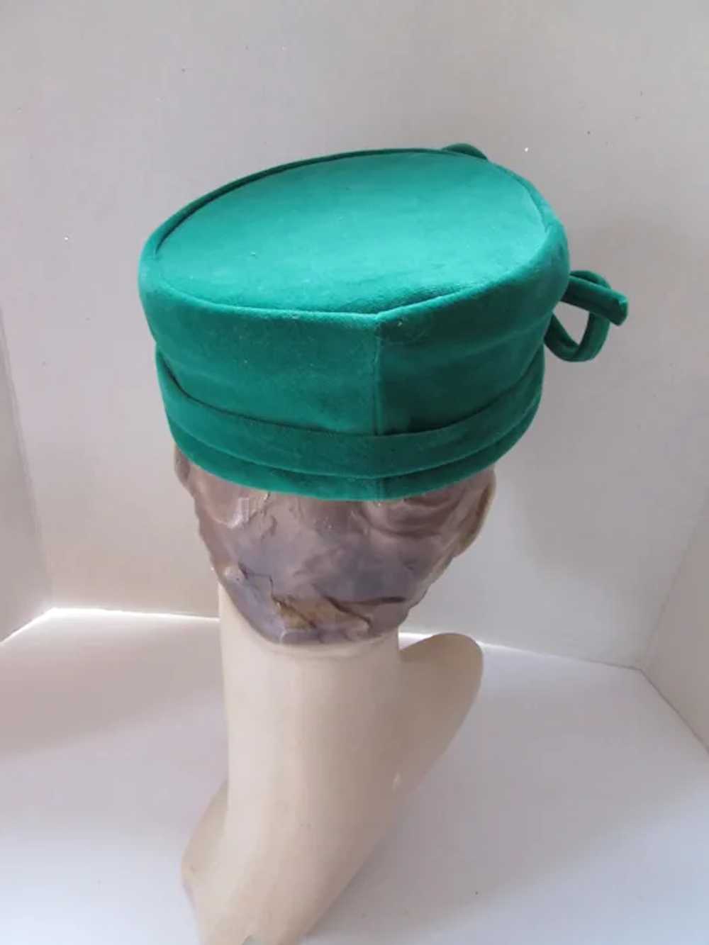 SALE Emerald Green Velvet Pill Box Hat by Lyla De… - image 6