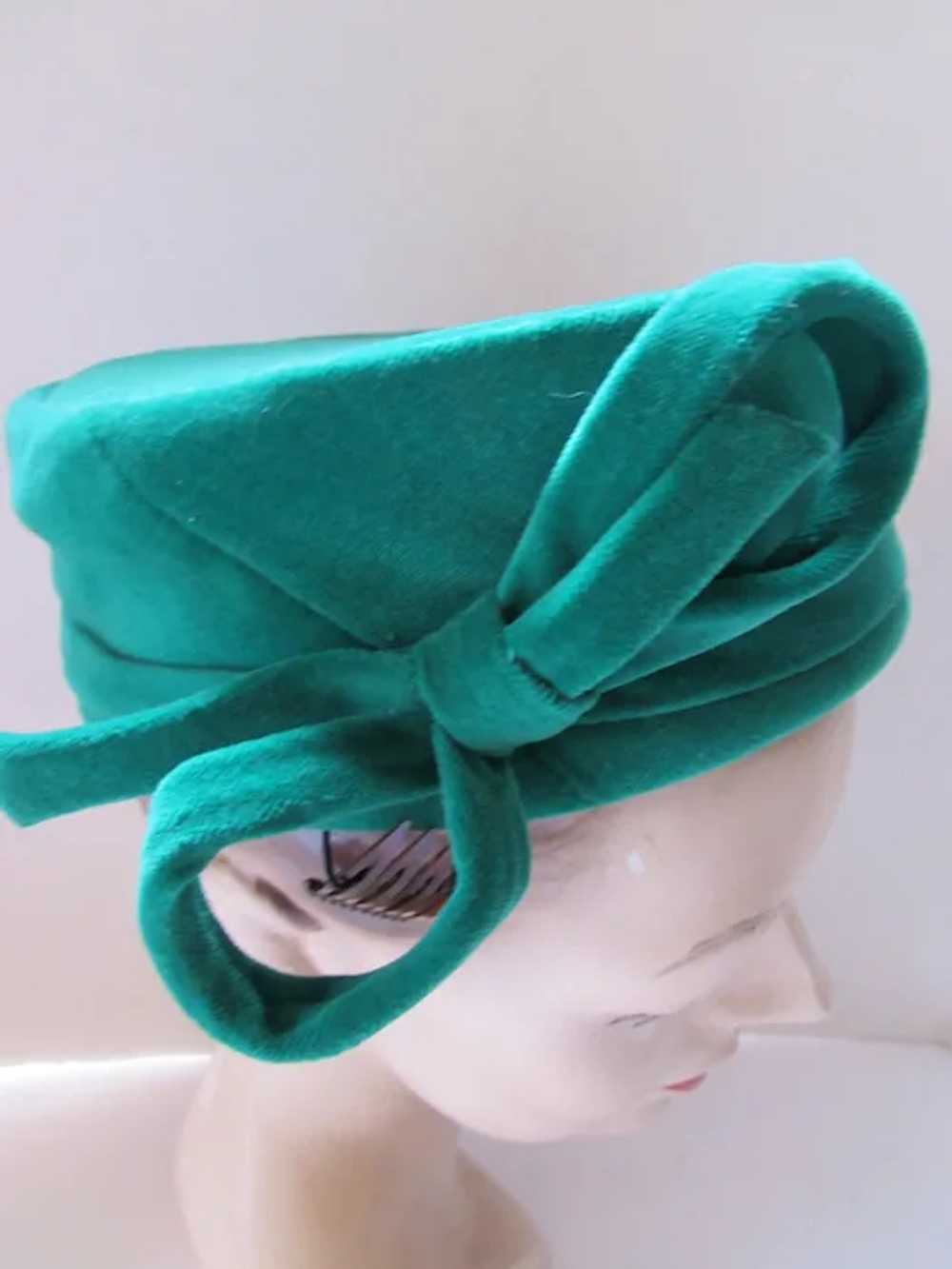 SALE Emerald Green Velvet Pill Box Hat by Lyla De… - image 8
