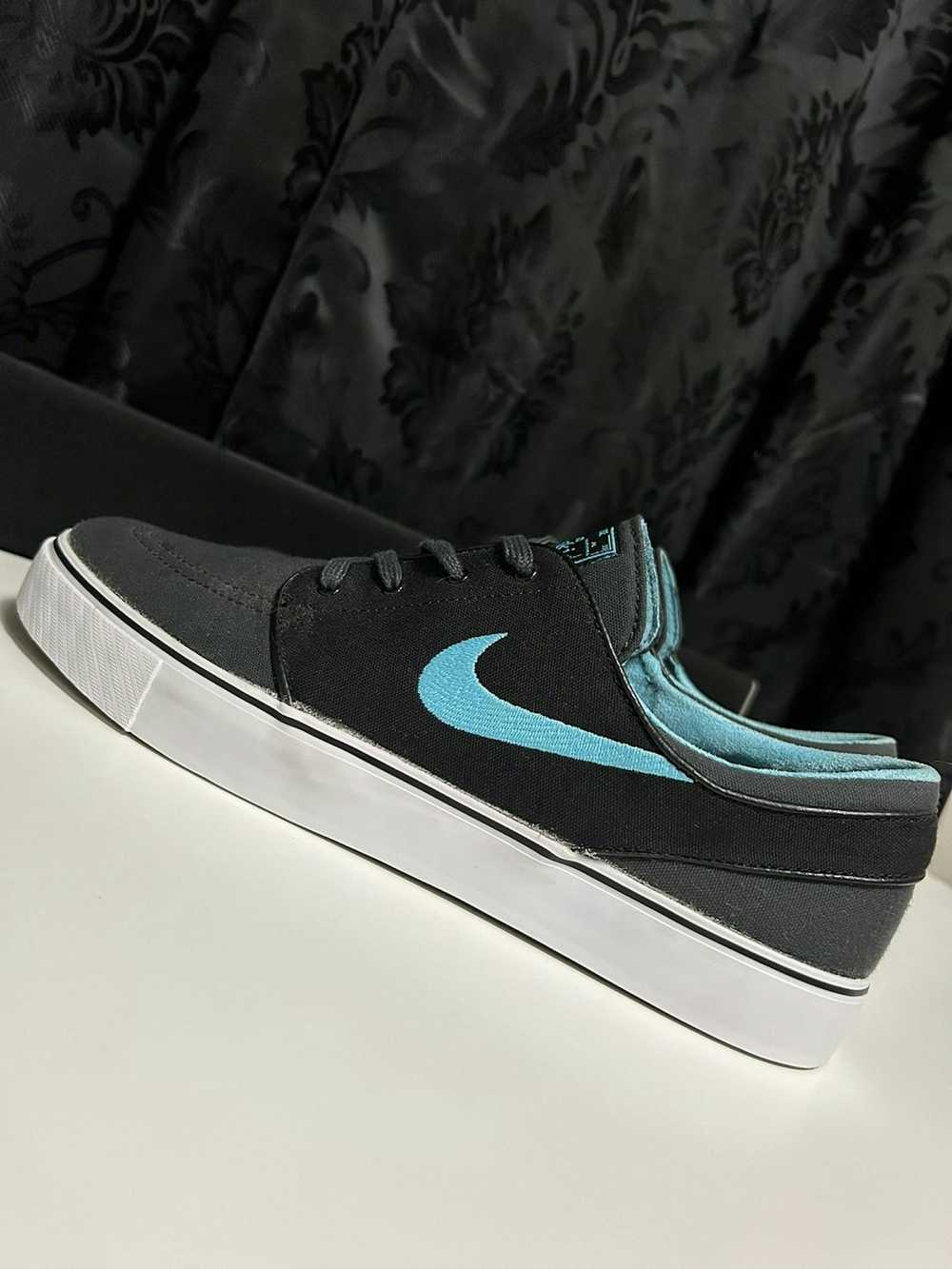 Nike Stefan Janoski Black/Hyper Blue - Size: 10.5 - image 2