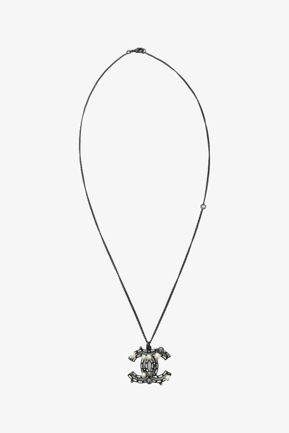 Pre-loved Chanel™ 2010 Rhodium Plated Faux Pearl … - image 2