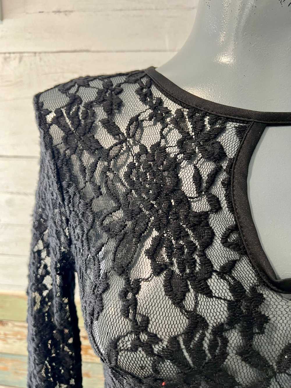 90’s Black Long Sleeve With Upper Floral Lace and… - image 4