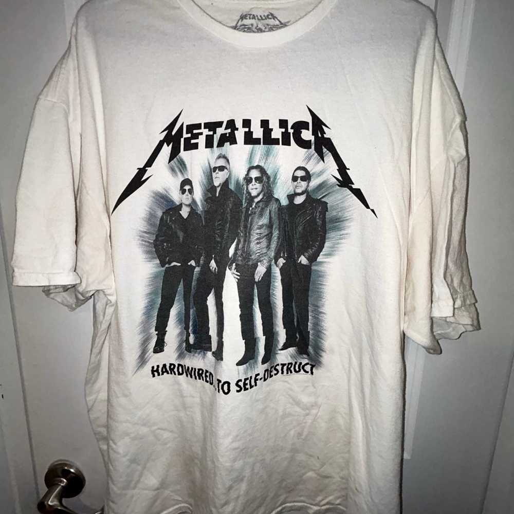 Vintage 2017 Metallica Rock Band WoldWired Tour T… - image 3