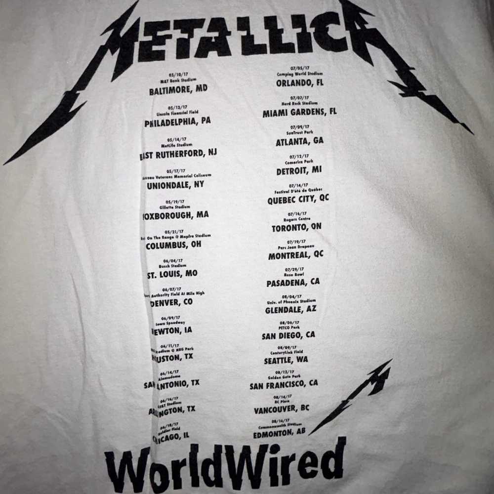 Vintage 2017 Metallica Rock Band WoldWired Tour T… - image 6