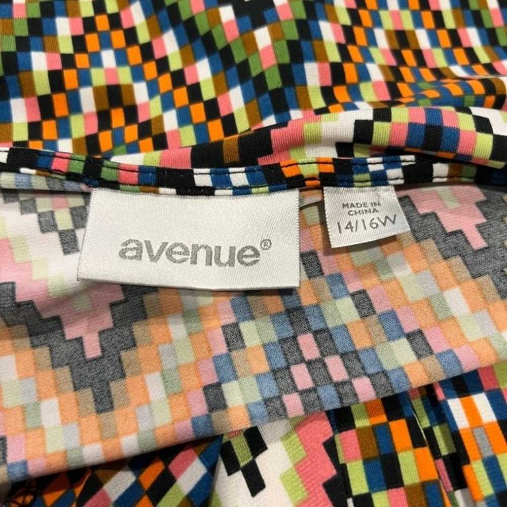 Avenue Short Sleeve Multicolored V-Neck Wrap Dres… - image 9