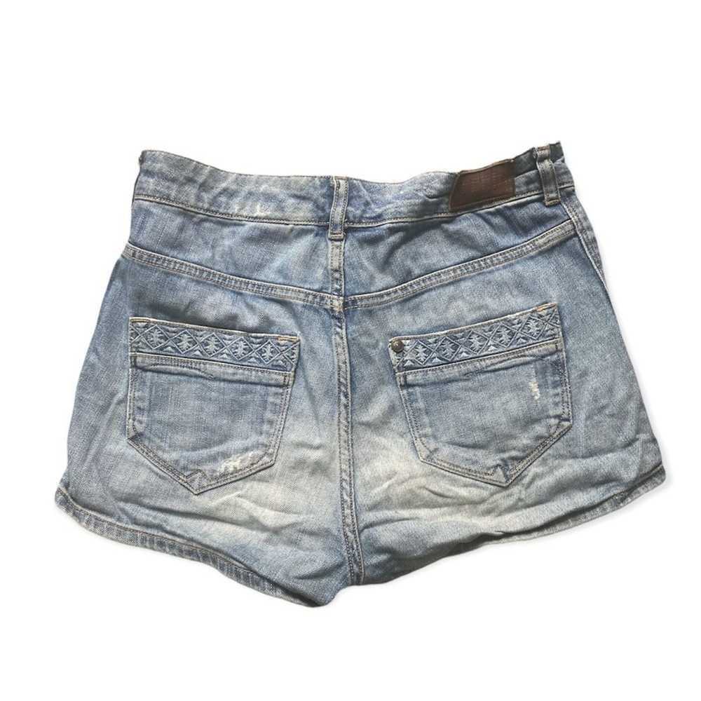 H&M H&M SZ 6 semi-distressed high waisted denim s… - image 2